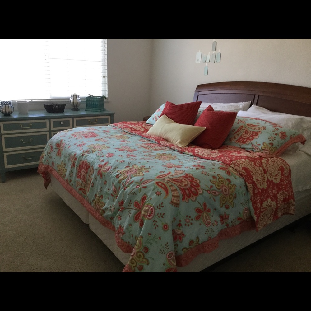 Reversible King Size Duvet and Two Matching Pillow Cases